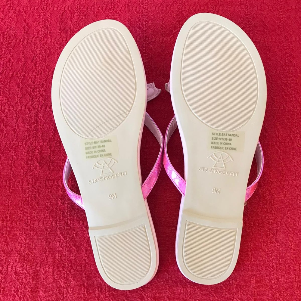 Stylish Pink Bat Design Women's Sandals - Picture 8 of 10